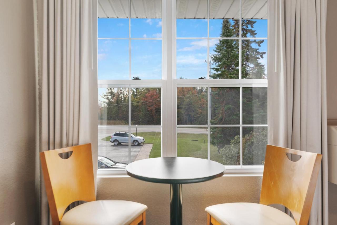 Clearwater Lakeshore Motel Mackinaw City Dış mekan fotoğraf